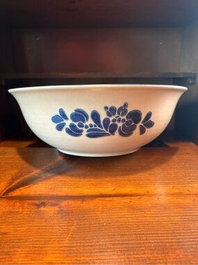 Pfaltzgraff Yorktowne stoneware bowl 1967 cream/blue